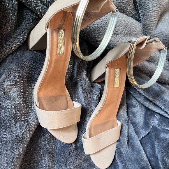 Ardenes Heels - Picture 2 of 3